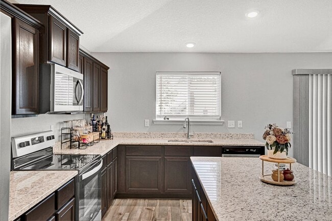 Building Photo - Move-In Ready 4BR Home. Split Floor Plan. 2-Car Garage & Pet Friendly!