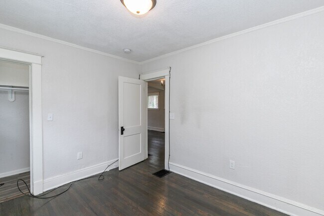 Building Photo - 2024 E 48th Terrace