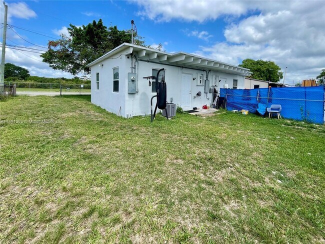 Building Photo - 26741 SW 139th Ave