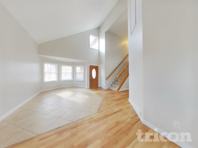 Building Photo - 106 N 49th Ave Ct