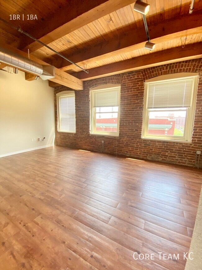 Building Photo - 204 Walnut St