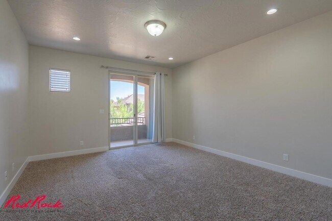 Building Photo - Pet Friendly 4 Bedroom Home in Coral Canyo...