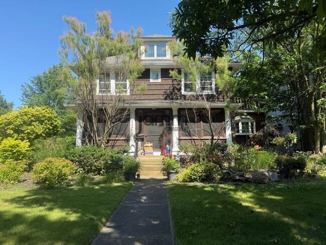 Building Photo - 2425 Demington Dr
