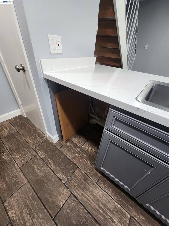 Building Photo - 4985 N Holt Ave