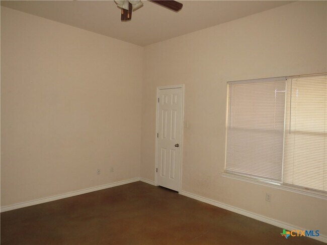 Building Photo - 4201 Cambridge Dr