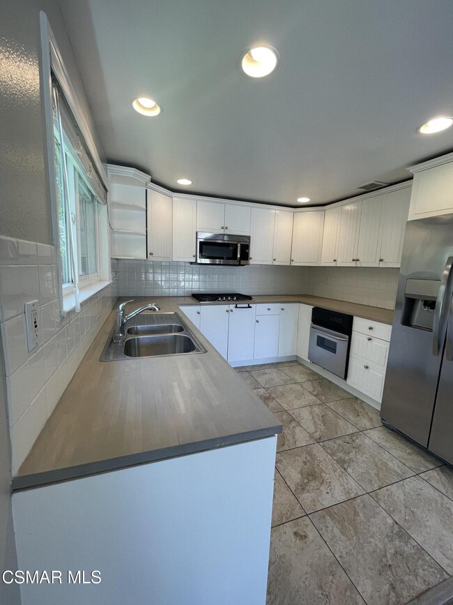 Building Photo - 668 Cervantes Ct