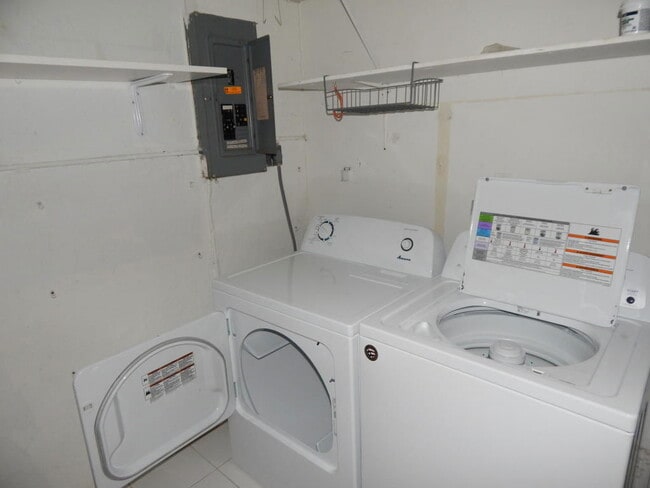 Building Photo - 2847 Duke Ln