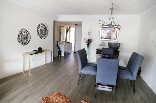 Building Photo - 1537 E Hillsboro Blvd