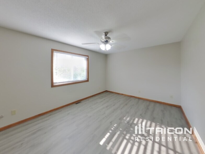 Building Photo - 9389 Jareau Ave S