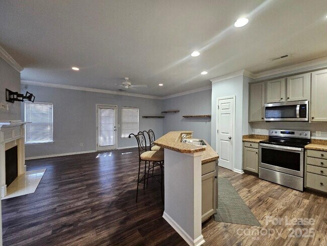 Building Photo - 2219 Crosscut Dr