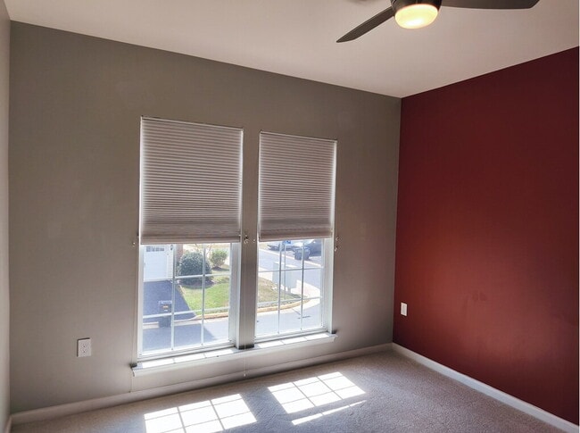 Building Photo - Your Dream Townhome Awaits in Ashburn!
