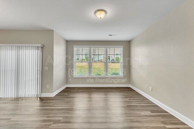 Building Photo - 1121 Latitude Dr