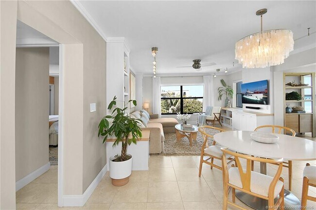 Building Photo - 1289 NE Ocean Blvd