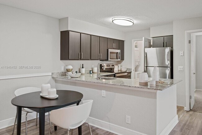 Building Photo - 3101 Port Royale Blvd