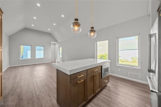 Building Photo - 1928 W 48th St