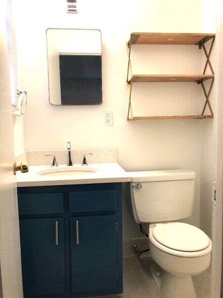 Building Photo - 139 E Hill St