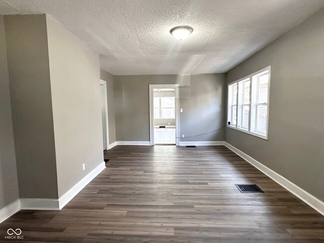 Building Photo - 2921 E Brookside Ave