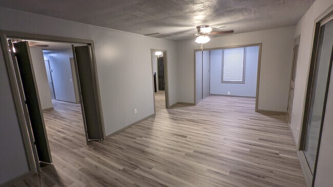 Building Photo - 402 Hickory St