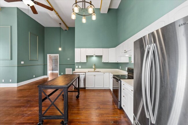 Building Photo - 2111 Postoffice St