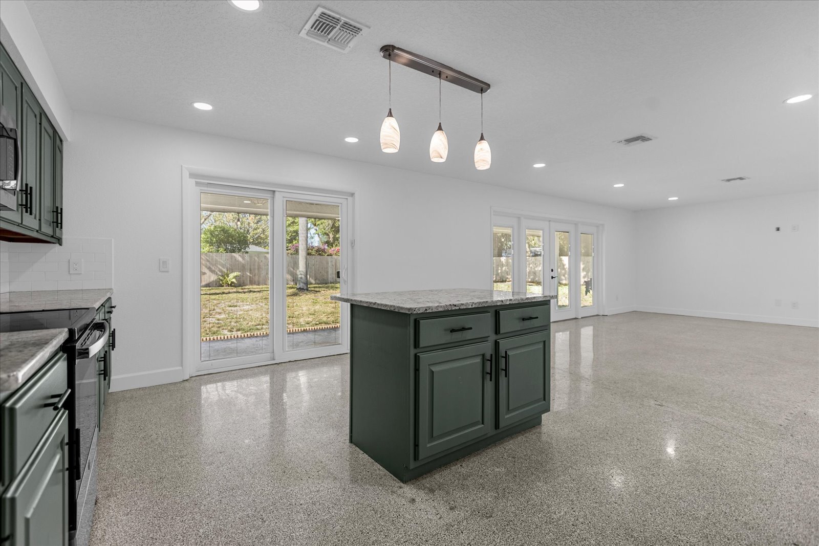 Building Photo - 641 Sherwood Dr