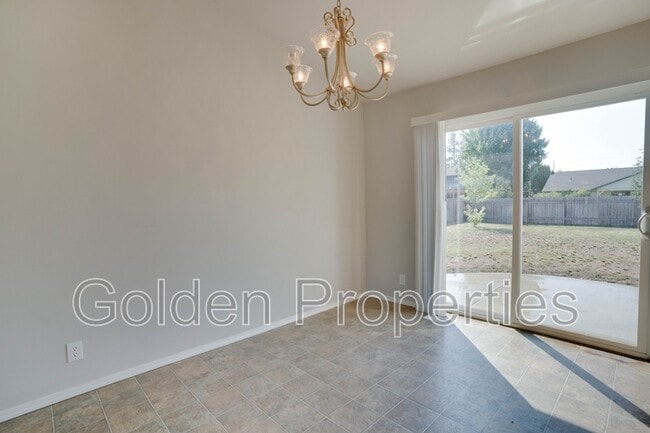 Building Photo - 1178 Tanager Ave