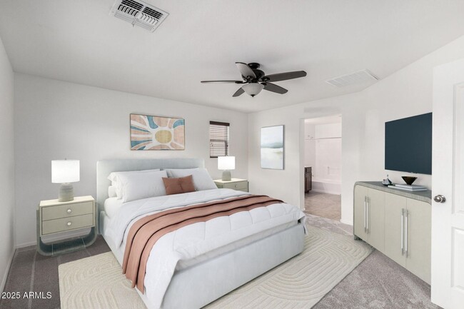 Building Photo - Beautiful 3 bedroom plus den, 2.5 bath hom...