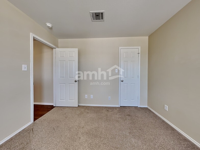 Building Photo - 5517 Parkview Hills Ln