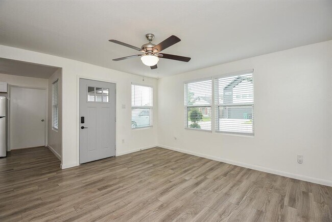 Building Photo - 3710 Dreyfus St