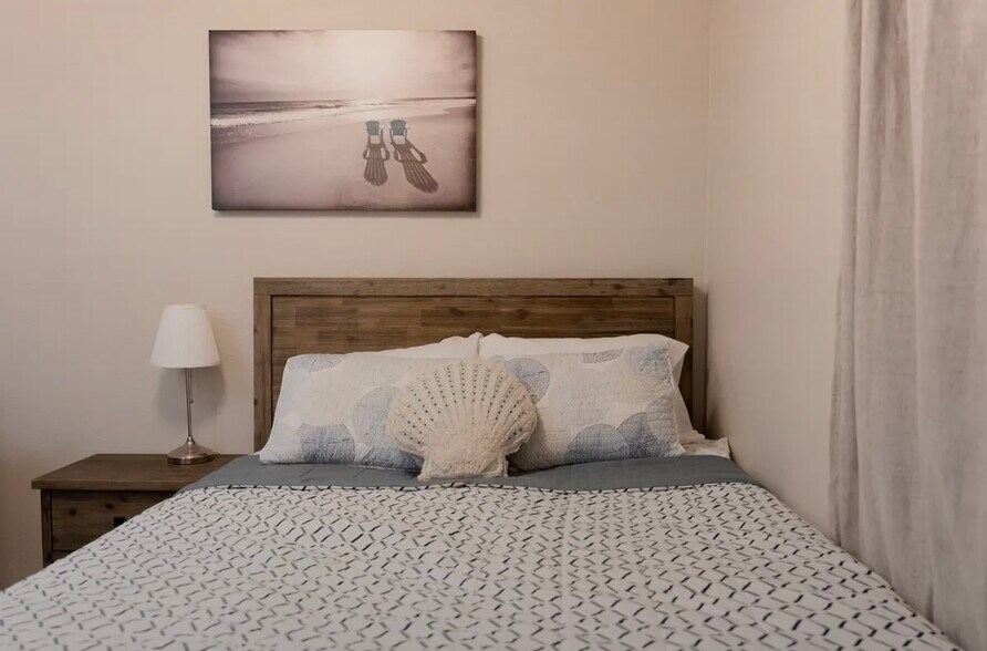 Building Photo - 6716 N Elman St