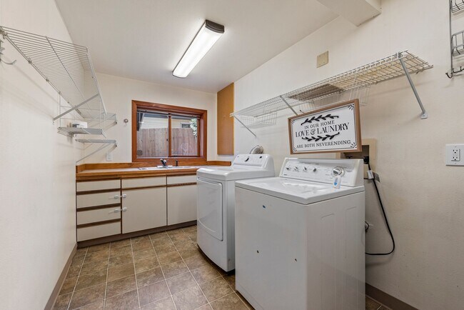Building Photo - 510 N 138th St