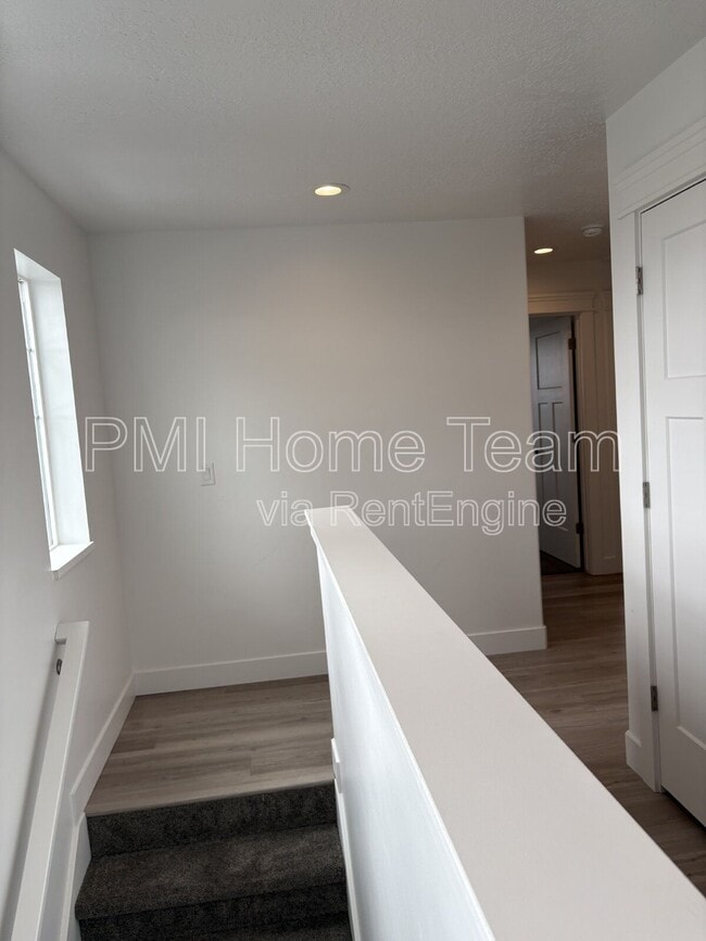 Building Photo - 618 W Cozy Ln