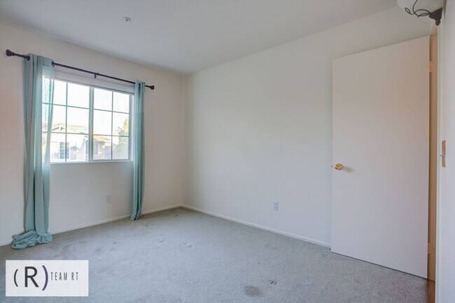 Building Photo - 15984 Paul Ct