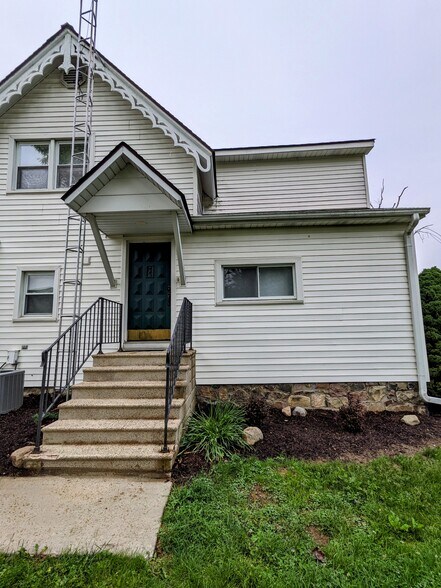 Front entrance - 316 S. Macomb