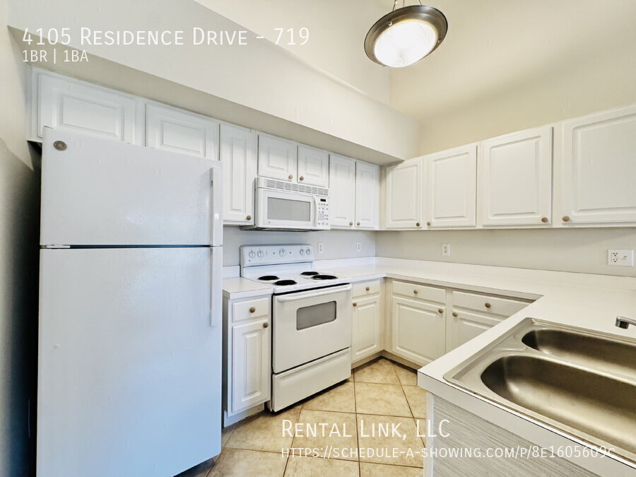 Building Photo - 4105 Residence Drive