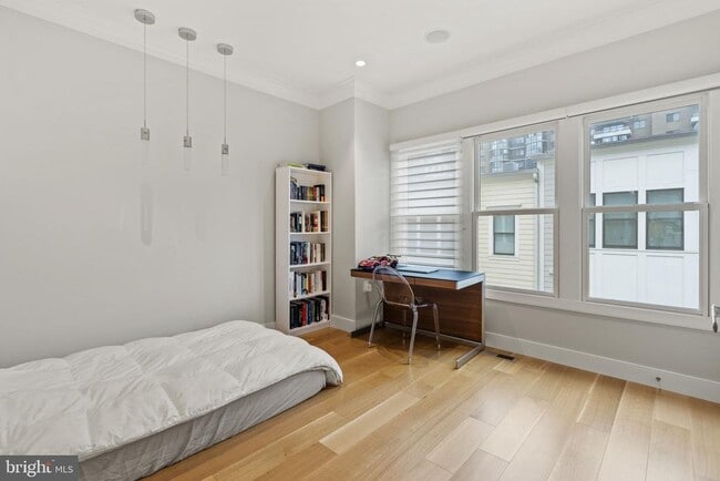 Building Photo - 1520 16th Ct N