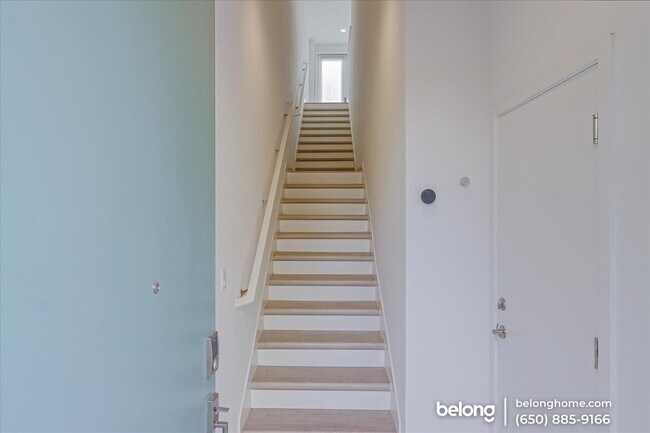 Building Photo - 105 Uptown Cir