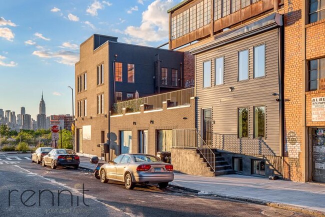 Building Photo - Kent Avenue, New York, NY 11249 - 4 BR 3 BA house