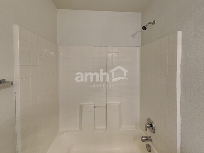 Building Photo - 132 Harness Ln