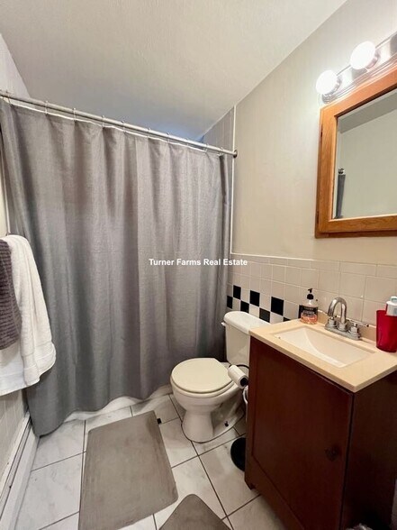 Building Photo - 108 Perkins St