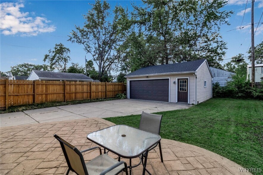 Building Photo - 178 Wellington Ave