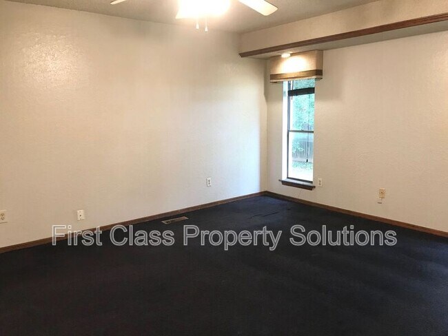 Building Photo - 5316 NW 111th Terrace