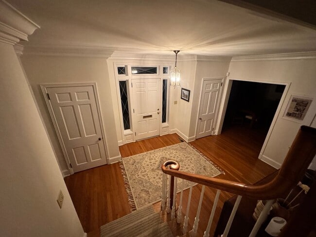 Building Photo - 906 Crescent Cir