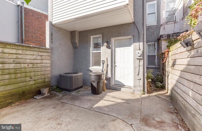 Building Photo - 1517 S LeCount St