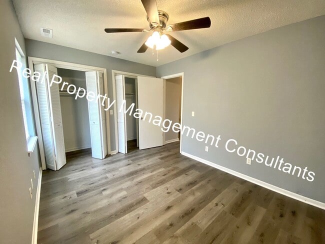 Building Photo - Redbud Ridge 7