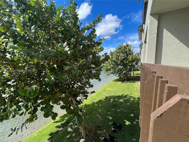 Building Photo - 10060 NW 9th St Cir