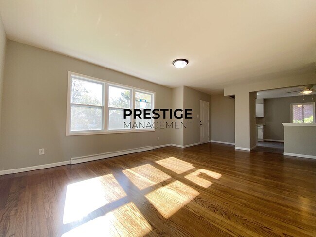 Building Photo - Large 3 Bedroom Home In Gary