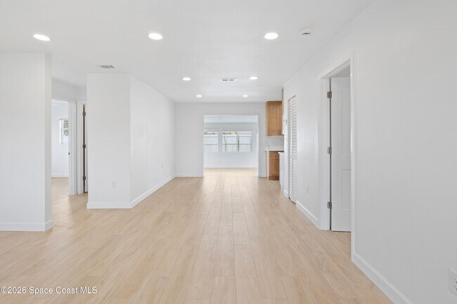 Building Photo - 2076 Abalone Ave