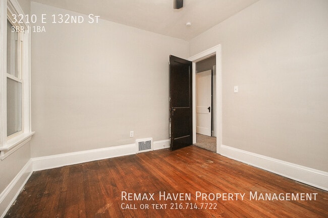 Building Photo - 3210 E 132nd St