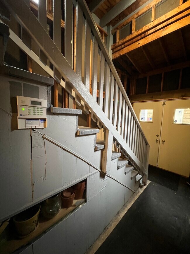 Building Photo - 6111 N Talman Ave