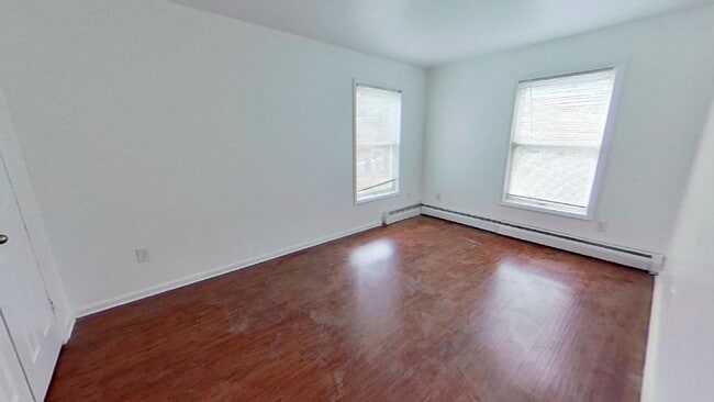 Building Photo - 2-Bedroom at 72 Chesnut St., Norwalk, CT